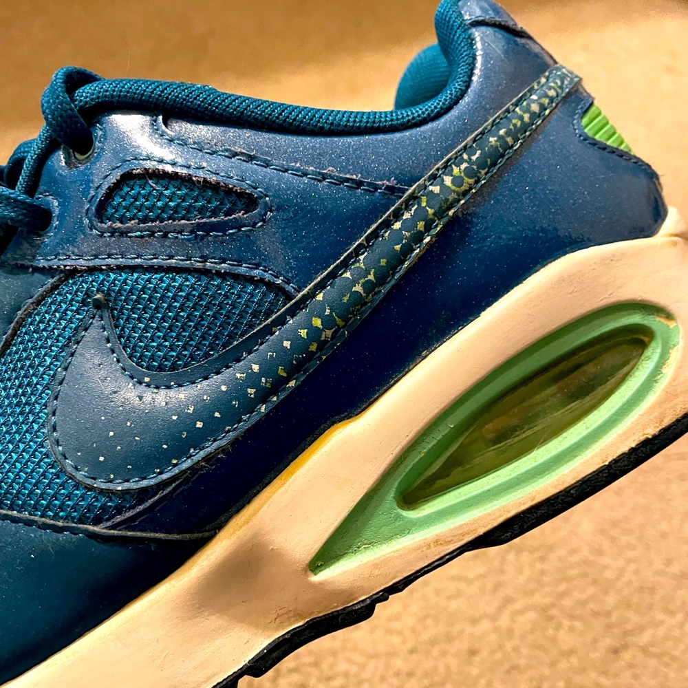 Nike Air Max Coliseum Womens Size 10, blue/green shimmer